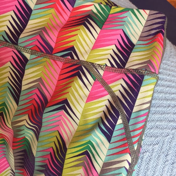 Fabletics colourful capri leggings - Picture 2 of 6